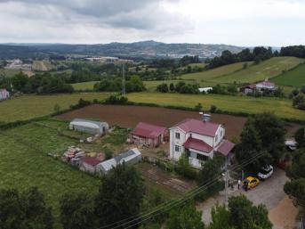 YALI KÖYÜNDE 2932 M² SATILIK MÜSTAKİL YAŞAM KONUT+ ARSA