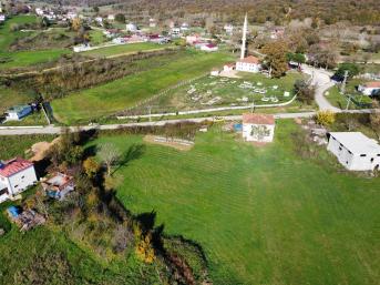 ABALI'da YOLA CEPHELİ 2 KATLI EV VE  2.957,26M²  SATILIK YAŞAM ALANI